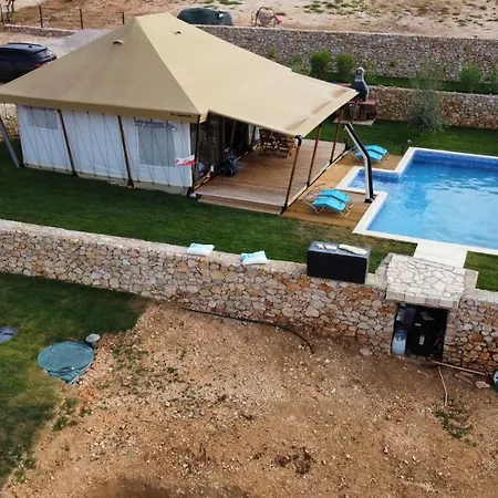 Larah Land 4 Star Glamping Adria Luxury tent Simuni