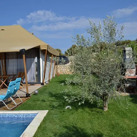 Larah Land 4 Star Glamping Adria