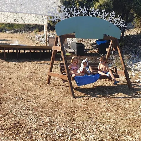 Larah Land 4 Star Glamping Adria Luxury tent Simuni